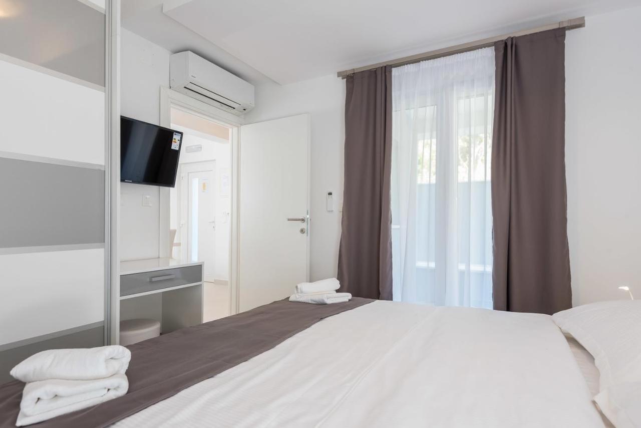 Apartments Poseidon Сресер Екстер'єр фото