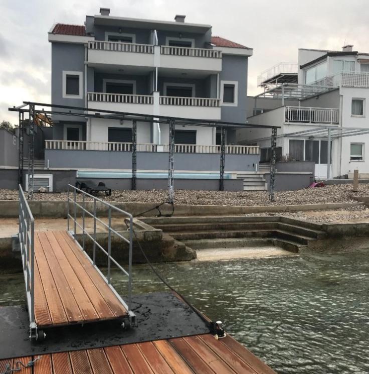 Apartments Poseidon Сресер Екстер'єр фото