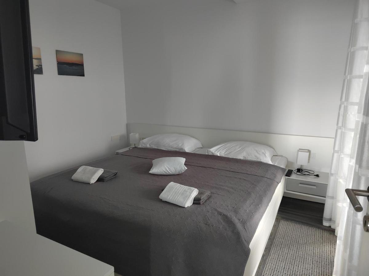 Apartments Poseidon Сресер Екстер'єр фото