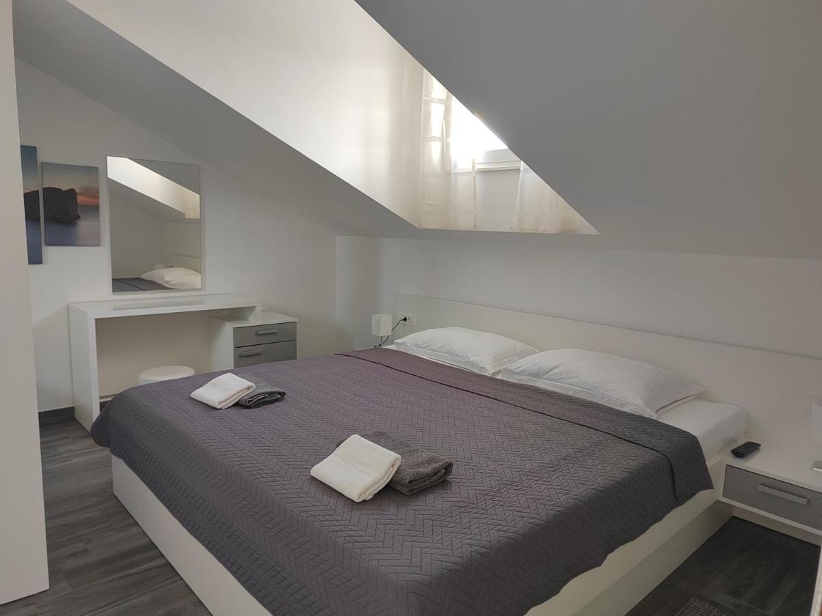 Apartments Poseidon Сресер Екстер'єр фото